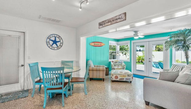 Home with Pool & Hot Tub Close to Beach - Foto 5, Zimmer