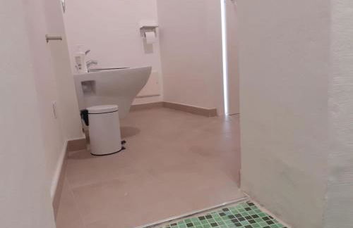 Chic Coastal Hill Escape - Photo 36