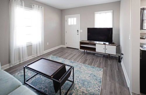 Delightful airy remodeled 1 1 Elsas - Photo 15