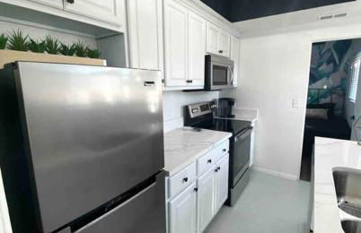 Crown Point Home w/ Cowboy Pool 2 Blocks to Bay - Foto 14