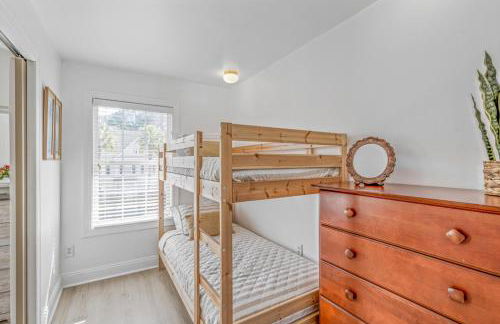 Sunset Serenity!!-Tropical Waterfront Oasis-Huge Private Patio-10Min to KingSt & Beaches - Foto 33