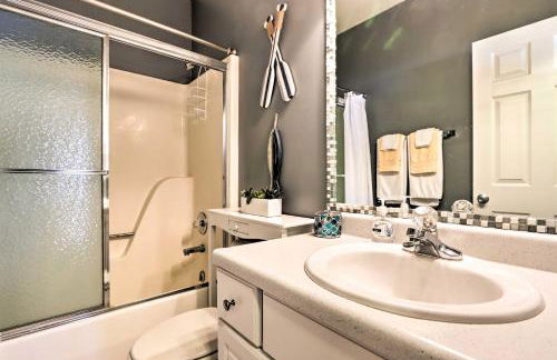 Pool Access Waterfront Lake Ozark Condo with Patio - Foto 25