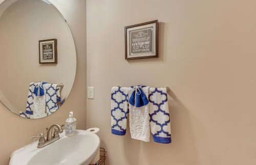 Waterfront Lake Hartwell Retreat with Indoor Hot Tub - Foto 10