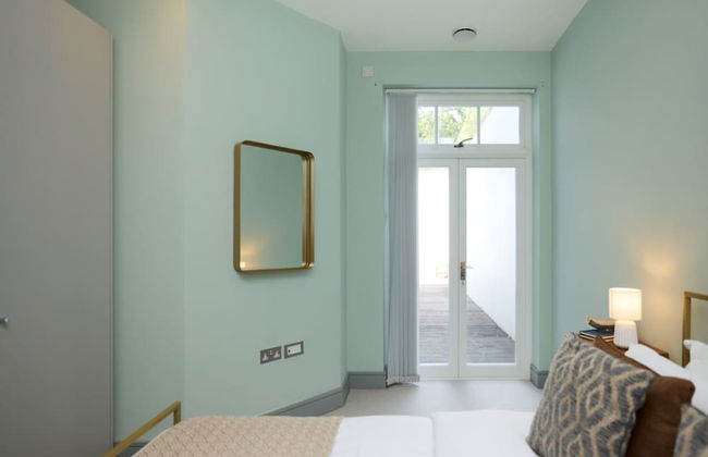 The Putney Hideaway - Modern and Elegant 3bdr Flat With Patio - Photo 20