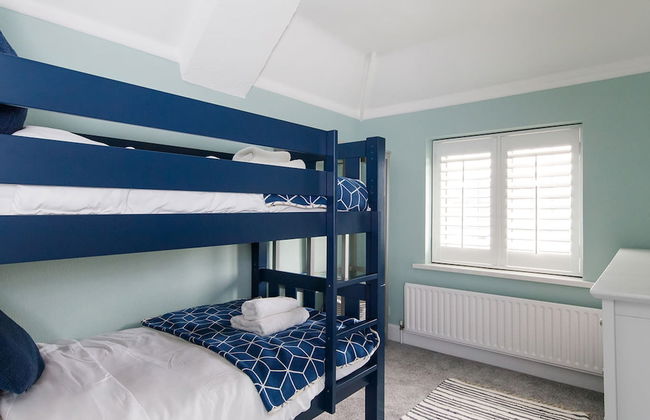 Bright Modern 4 br House 100 Metres From Beach - Photo 26