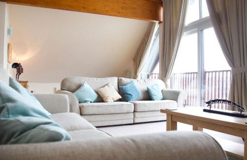 Skylark sleeps 8 private Hot Tub & Dogs welcome Nr Padstow, Resort Pool Bar & Watersports - Foto 15