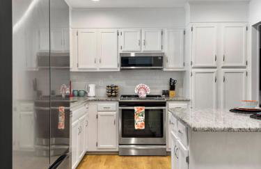 The Caspian large family house with private pool in Summerville - Foto 49