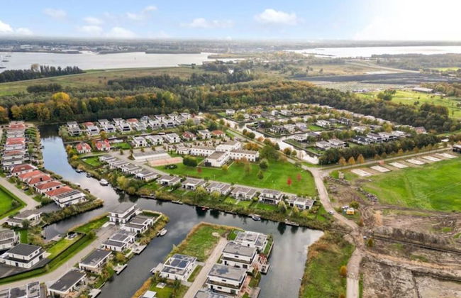 Chic Family Villa With Play Area - Photo 40