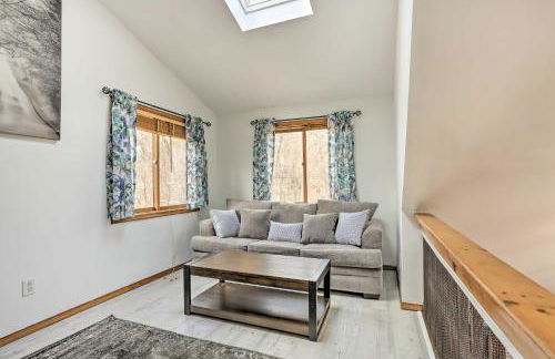 4 Mi to Tubing Cozy Bushkill Cabin with Deck! - Foto 13