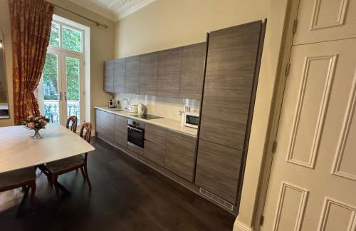 Elegant One Bedroom Apartment in Central London - Photo 26