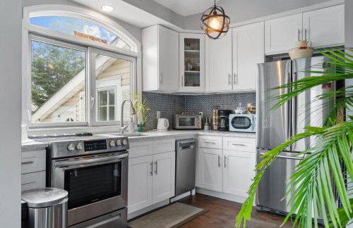 Sea Cliff Charm: 5 Mins to Beach, Firepit - Foto 5