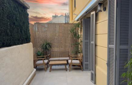 Central Studio - Bright & Modern - Private Terrace - AirCon - Near Train & Beach - Foto 1
