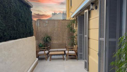 Central Studio - Bright & Modern - Private Terrace - AirCon - Near Train & Beach - Foto 1