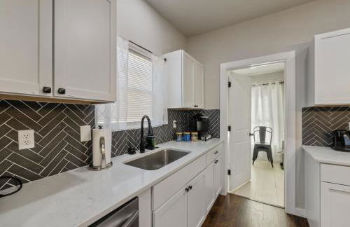 Botanical Oasis near Riverwalk - Sleeps 12 - Foto 10