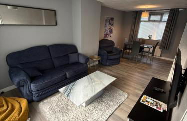 Families and Contractors Dudley DY1 - Foto 6