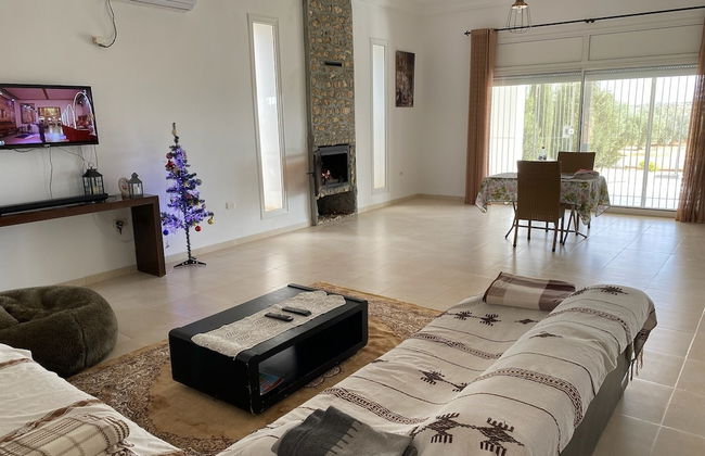 Cheerful 2-bedroom Villa With Pool - Foto 6