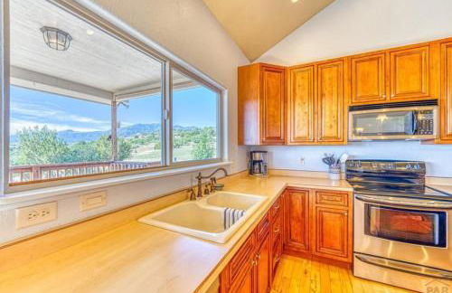 Hillside Haven Hot Tub & Stunning Mountain View - Foto 27