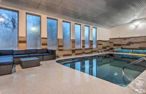 St Charles Hilltop Mansion with Mod Interior! - Foto 1