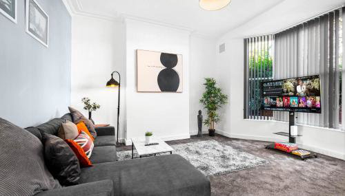 Stylish Apartment - Fast WiFi - Netflix - On Street Parking 1BR - Foto 1