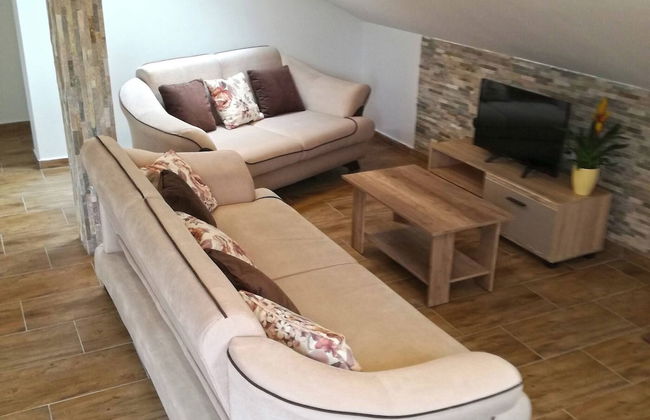 All New Seafront Apartment Yvonne, Sleeps 5 - Foto 1