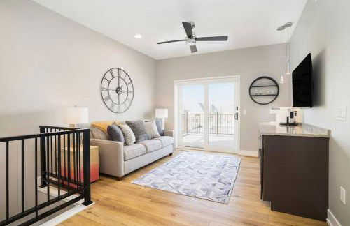 New Beautiful 8th Street Condo with 2 Balconies George 203 - Photo 9