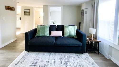 Charming & Bright Gem Prime Location Street Parking with AC - Foto 1