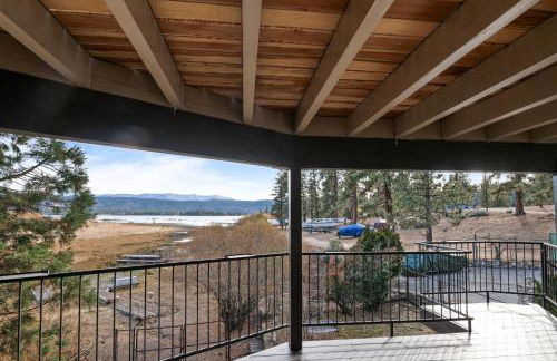 North Shore Lakefront - Spacious Lakefront with Hot Tub, & Game Room - Foto 78