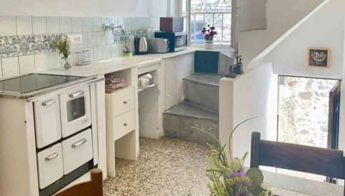 Casa Celestine in Via Orsini Isolabona Liguria Italy Sleeps 5 - Foto 4, stove, toaster, minibar