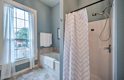 Spacious Abode, Walk to Texas Heroes Square! - Foto 19