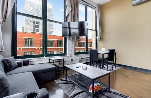 West Loop - City Views With In & Out Parking 1 - Photo 27