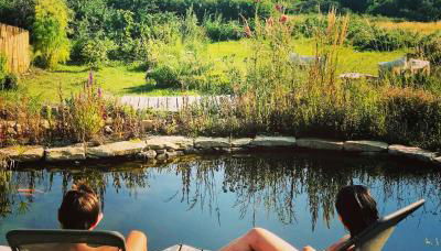 Bohémienne regarde la mer. - Foto 2