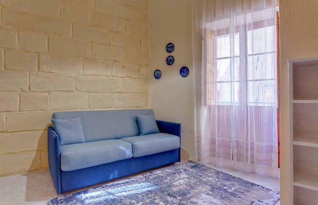 Traditional Maltese Townhouse, Roof Terrace and Views - Photo 4