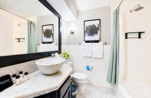Upscale Dallas Condo Pool, Sauna & Cold Plunge - Foto 12