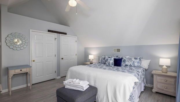 Newly Updated Cottage w/ Amazing Golf Course Views - Near Marina & Beach - Photo 2, Chambre