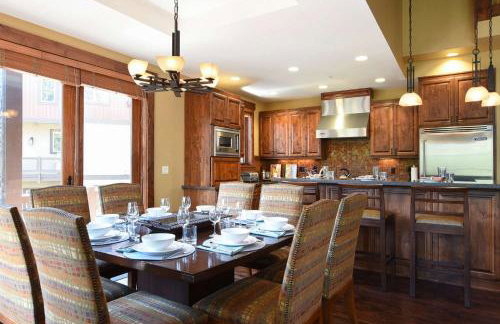 Luxury Northstar Home| hot tub| walk to ski lifts - Foto 6