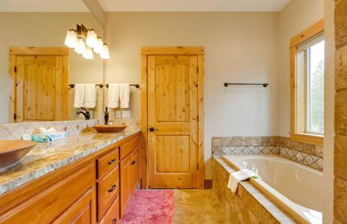 Indoor Entertainment Forested Sunriver Retreat! - Foto 28