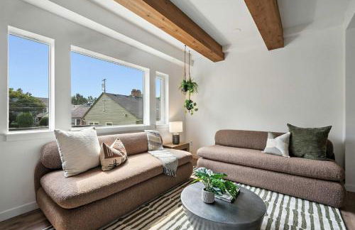 Kerns 6BR - New Spanish Style Group Stay - Photo 2