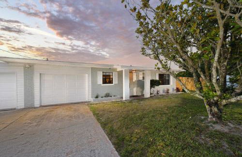 Hook, Line and Leisure Lakefront Gem with Porch! - Foto 39