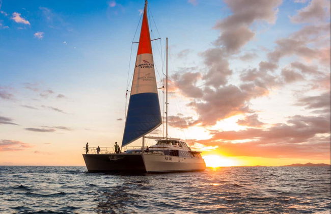 Balade en catamaran au coucher du soleil avec dîner - Foto 2