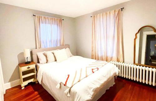 Modern Home off I-95 Perfect for Families & Business Stay with Ample Parking - Foto 6