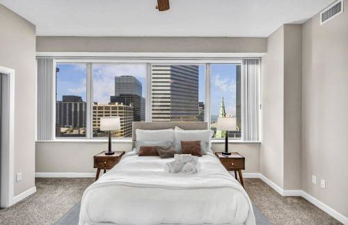 14th Floor Lux Downtown Condo w/ LAKE VIEWS & Gym - Photo 37