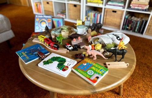 Pet & Kid Friendly Cozy Cabin, BBQ, Firepit, Outdoor Dining, Forest Views - Photo 5