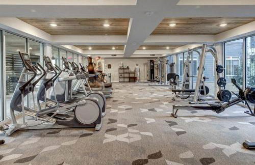 RiverWalk PentHouse Oasis w/Free Parking Gym Pool - Photo 14