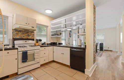 Skyrise Two Stories - Centrally Located - Foto 17