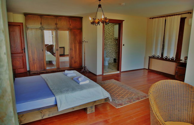 The Mira House - Photo 13