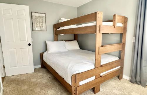 3 BR Private Pondside View New Reno [Moose Lodge] - Foto 31