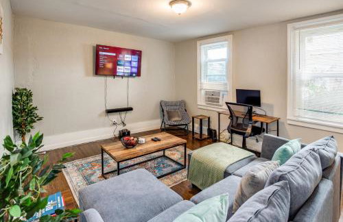 3BR Home with In-Unit Laundry Parking and Sound Bar - Foto 2