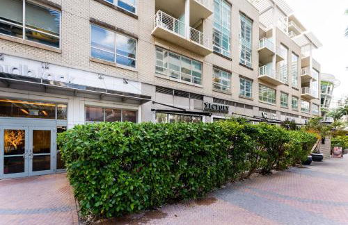 1BR Miami Retreat with BBQ, Pool, & Skyline Views - Foto 22