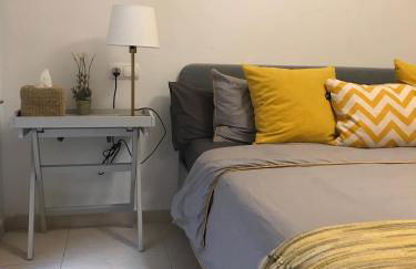 Designer's Flat - 3 Bdrm - Wifi - Best Location - Photo 10