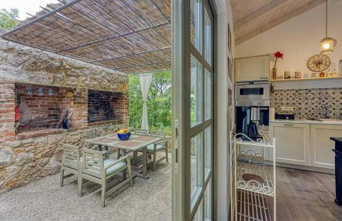 2 Bedroom Pet Friendly Home In Malinska - Photo 8